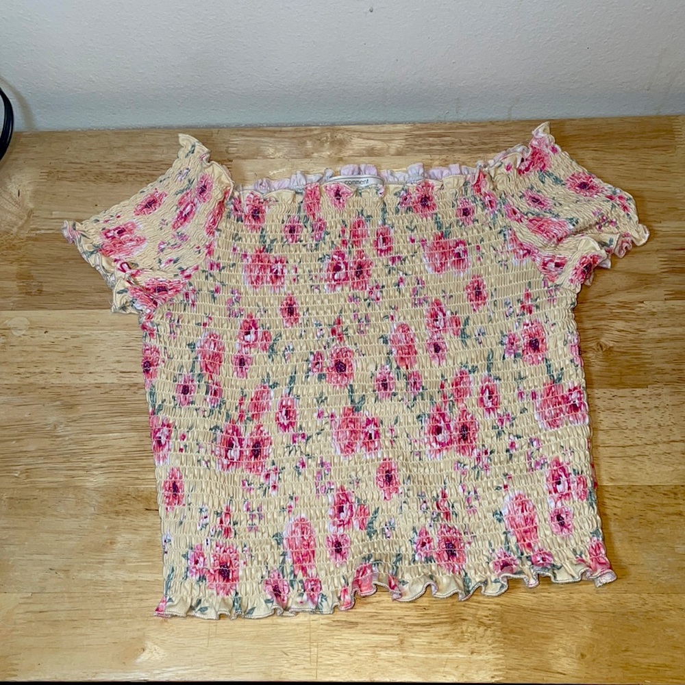 Yellow & pink  flower crop top 🌸💛🌺